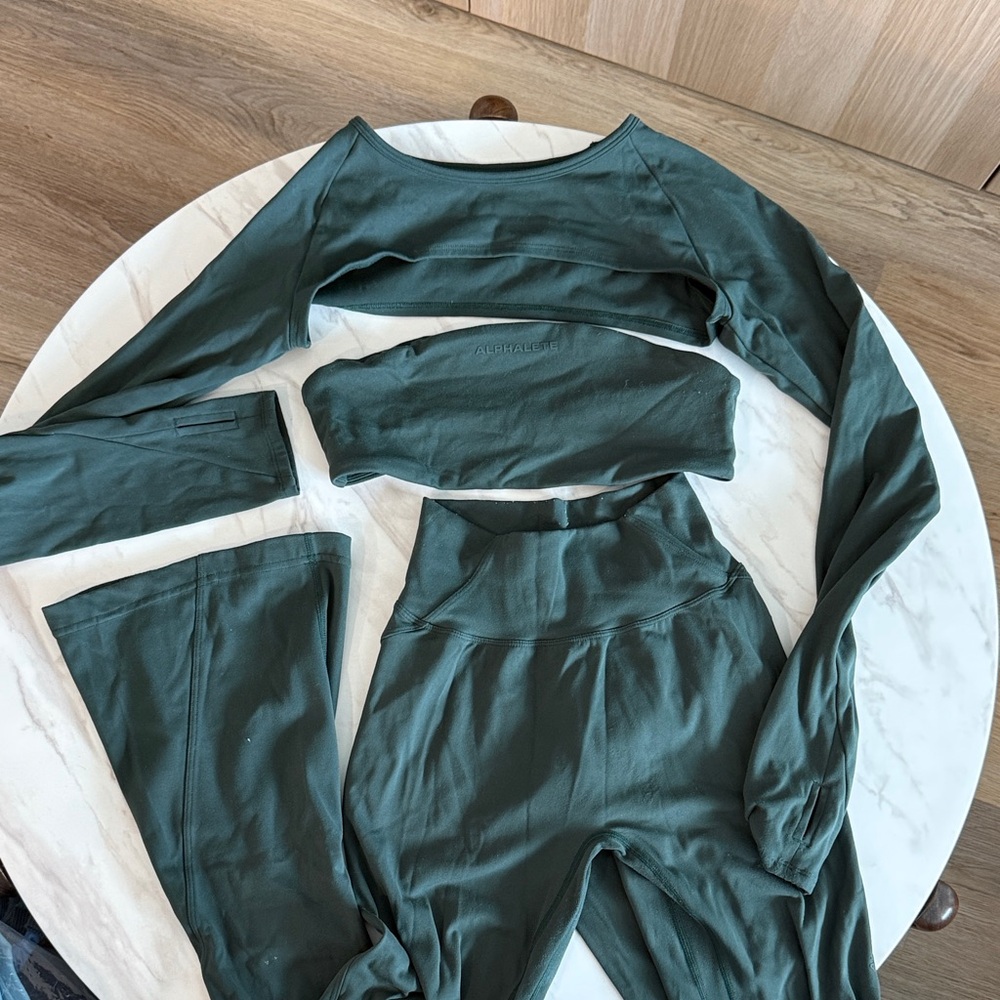 Alphalete Deep Green High-Waist Leggings & Long-Sleeve Crop Top Set